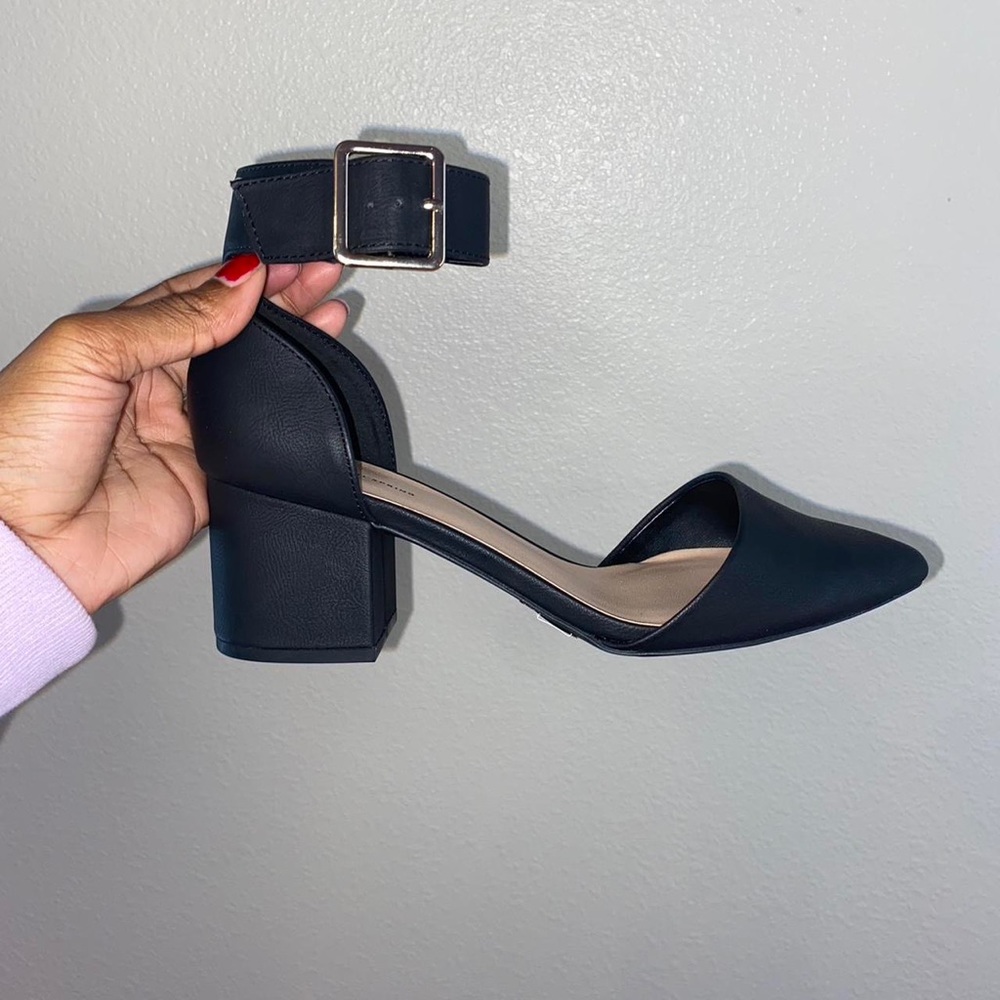 Low Heel Point Toe Shoe